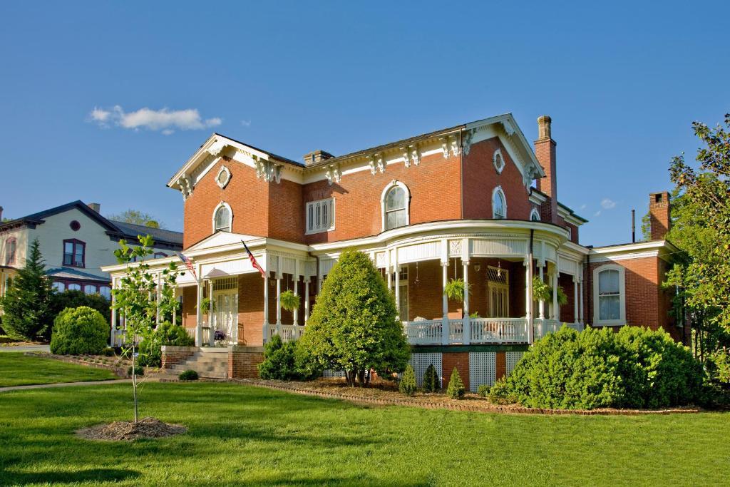 לינצ'בורג The Carriage House Inn B&B מראה חיצוני תמונה